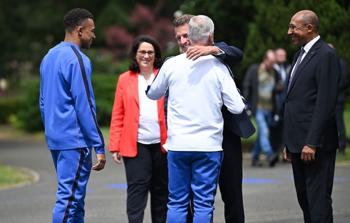 Bleus : les pierres porte-bonheur de la ministre moquées