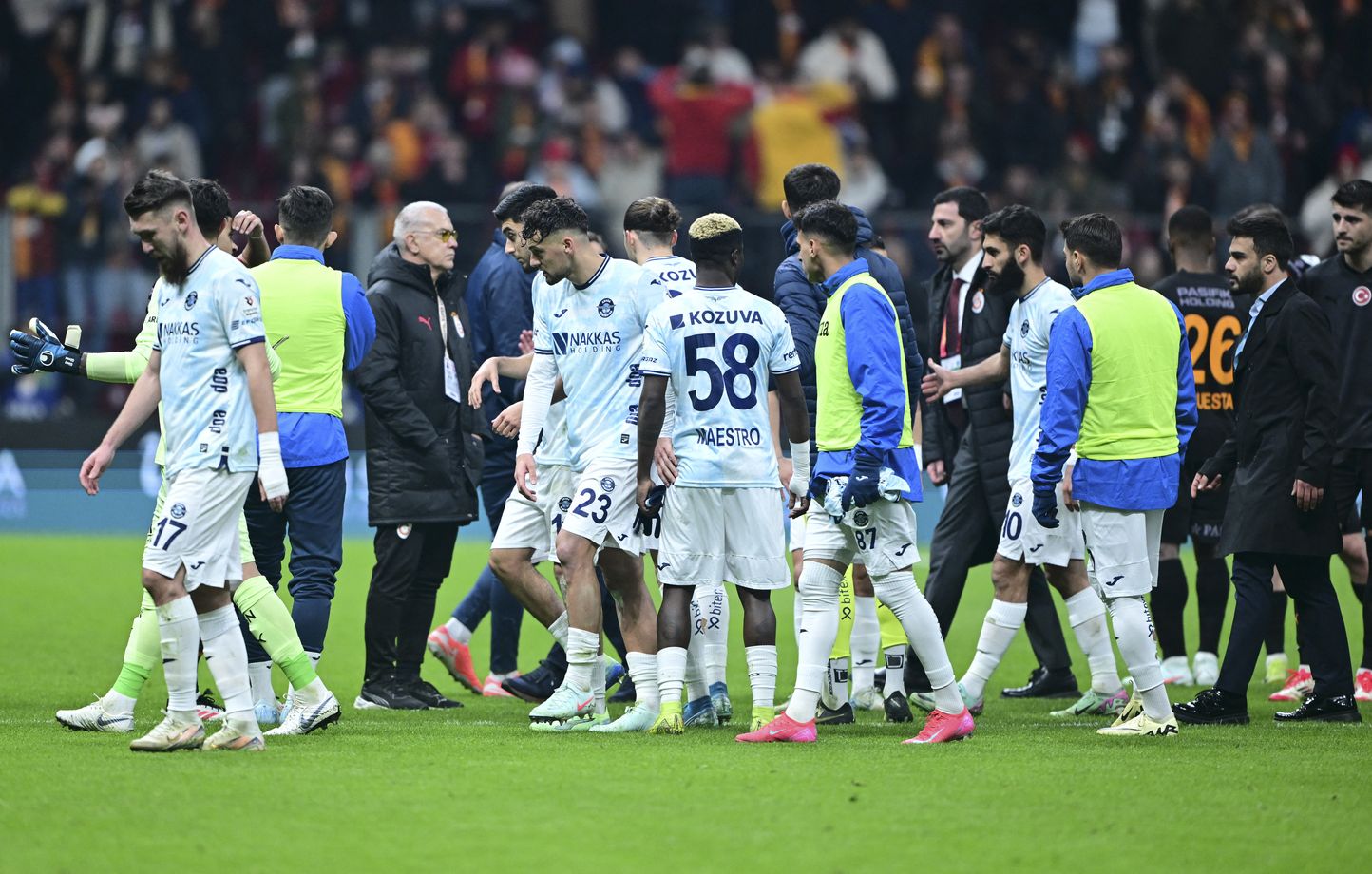 Polémique et tension en Süper Lig lors d’un match arrêté