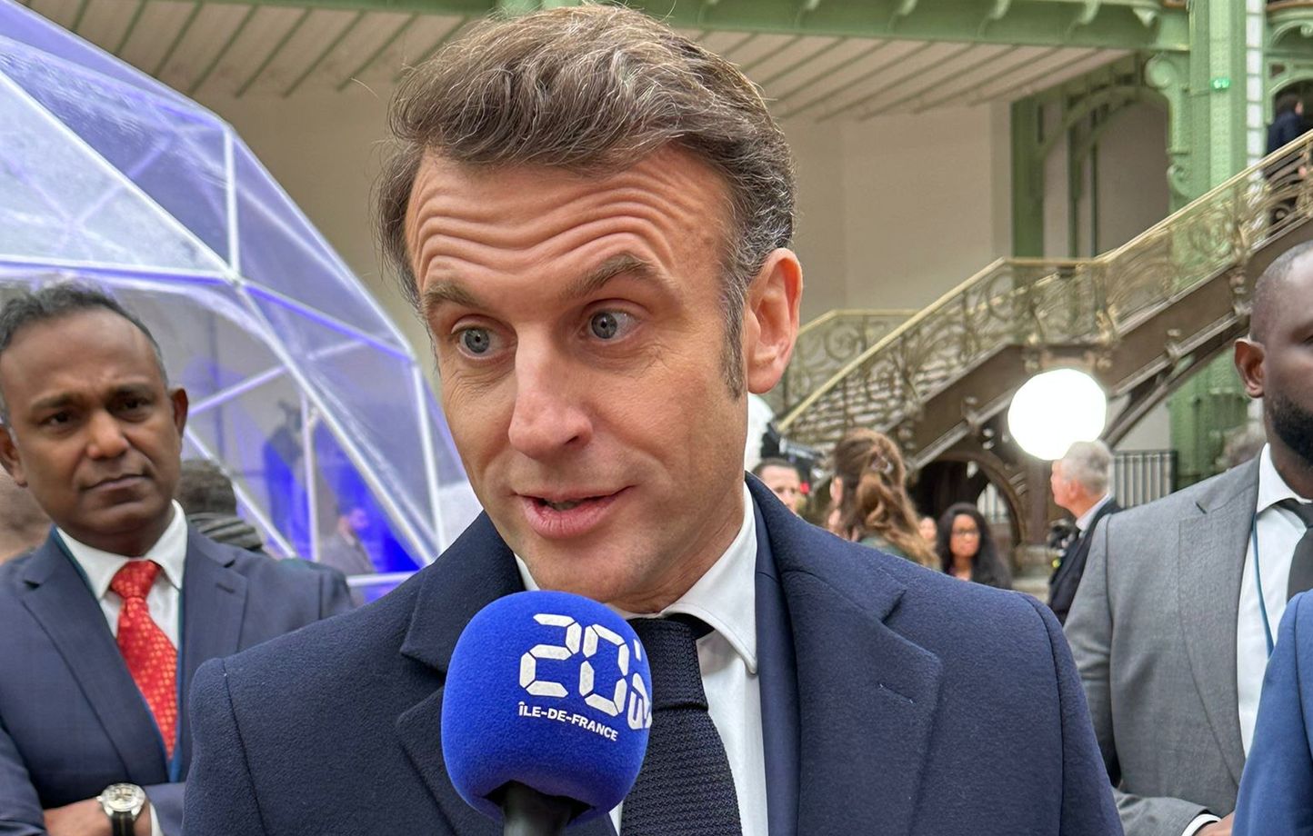 Emmanuel Macron vante l’IA française avec « Le Chat »