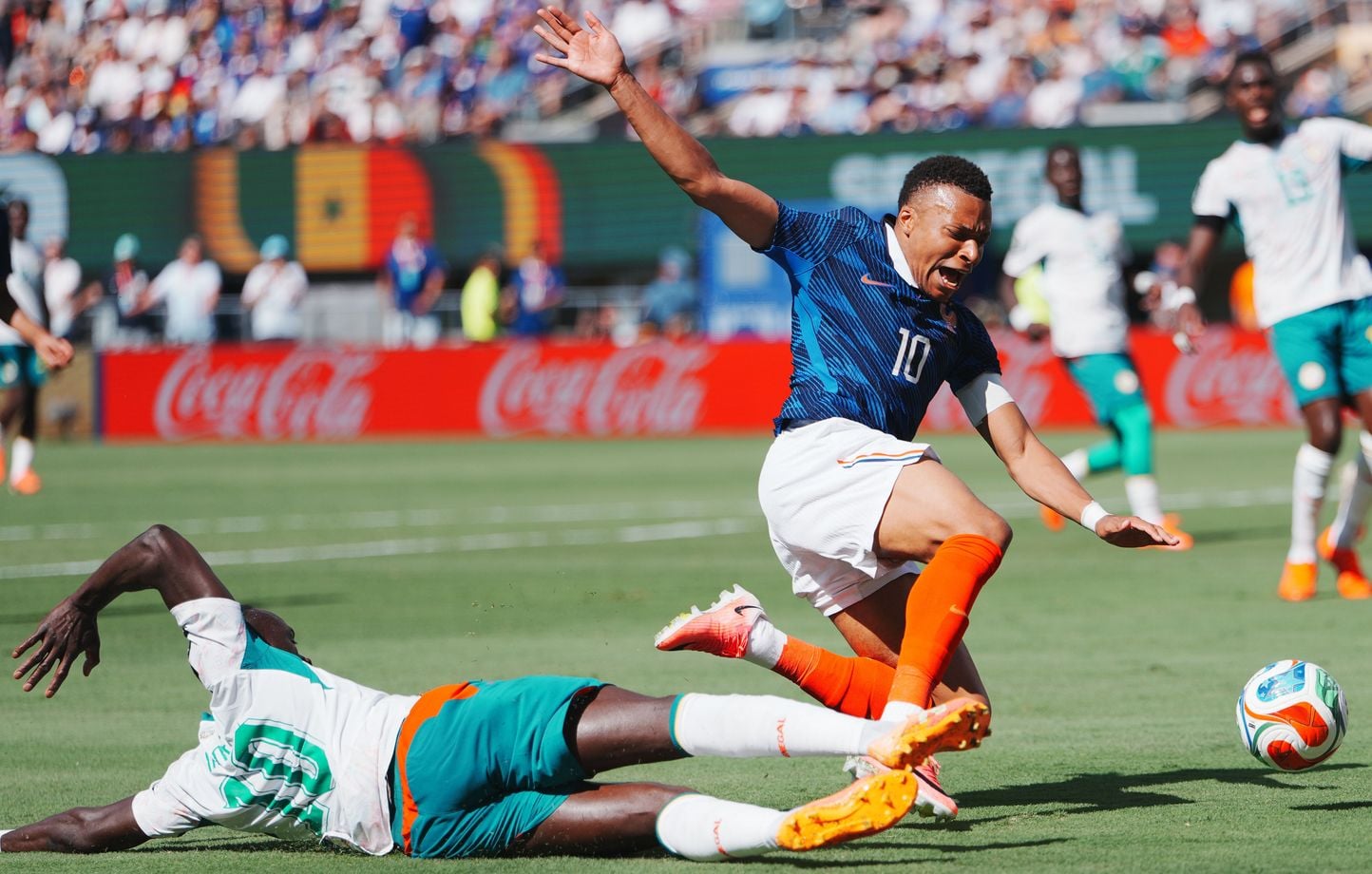 Mbappé privé d’un penalty évident : la VAR fait polémique