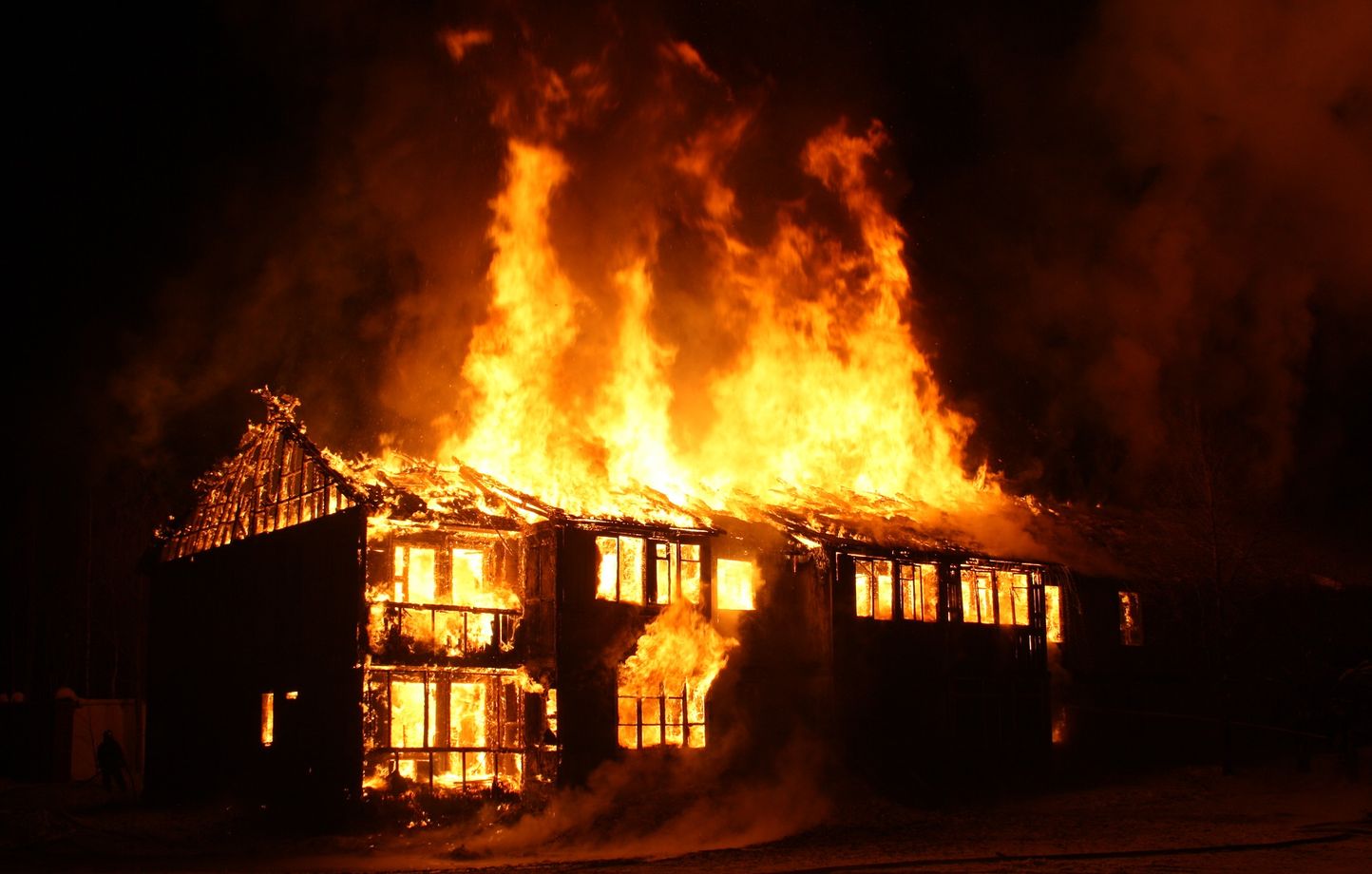 Médecin incendie maison de l’amant après infidélité découverte