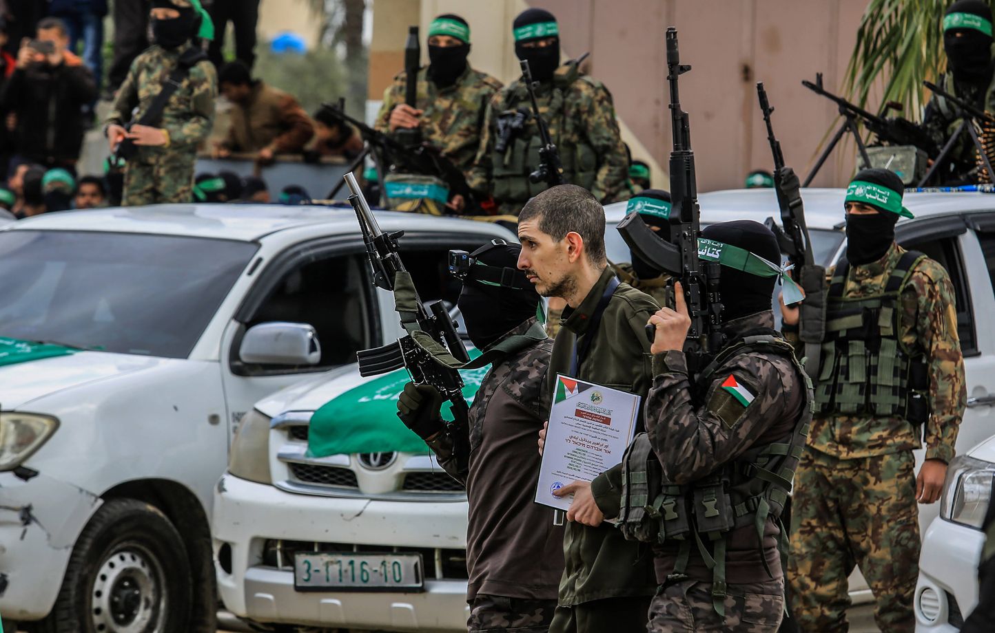 Hamas Affiche sa Solidité avec la Mise en Scène des Otages