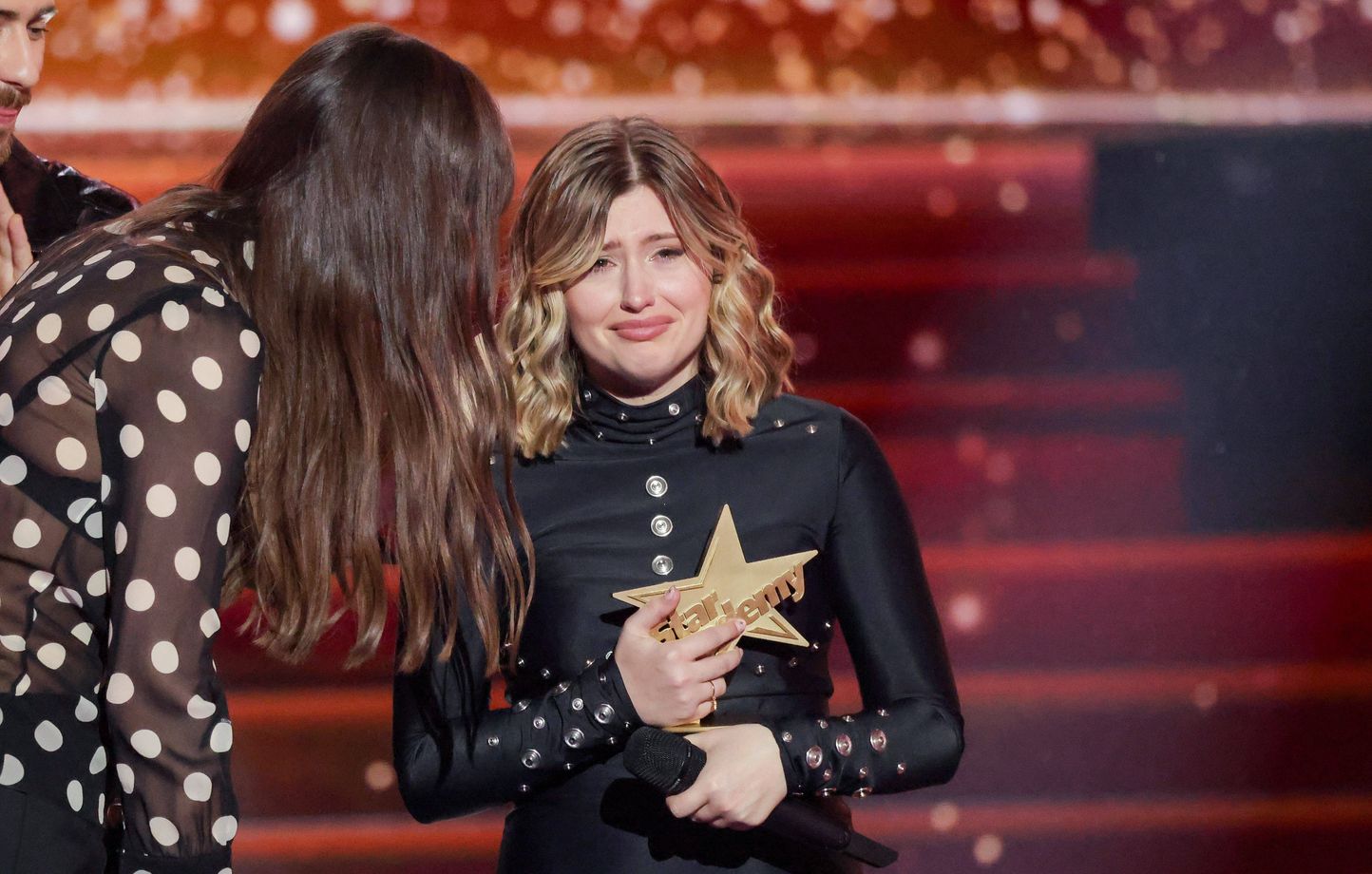 Marine, la gagnante de Star Ac, émeut au Stade Bollaert