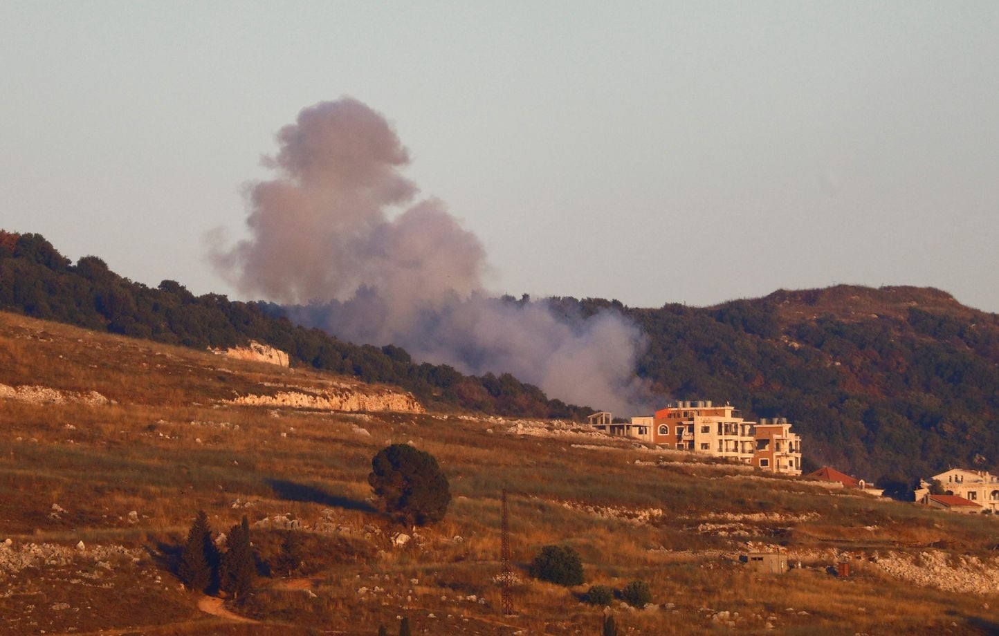 Moyen-Orient : Israël frappe le Liban, l’Iran menace