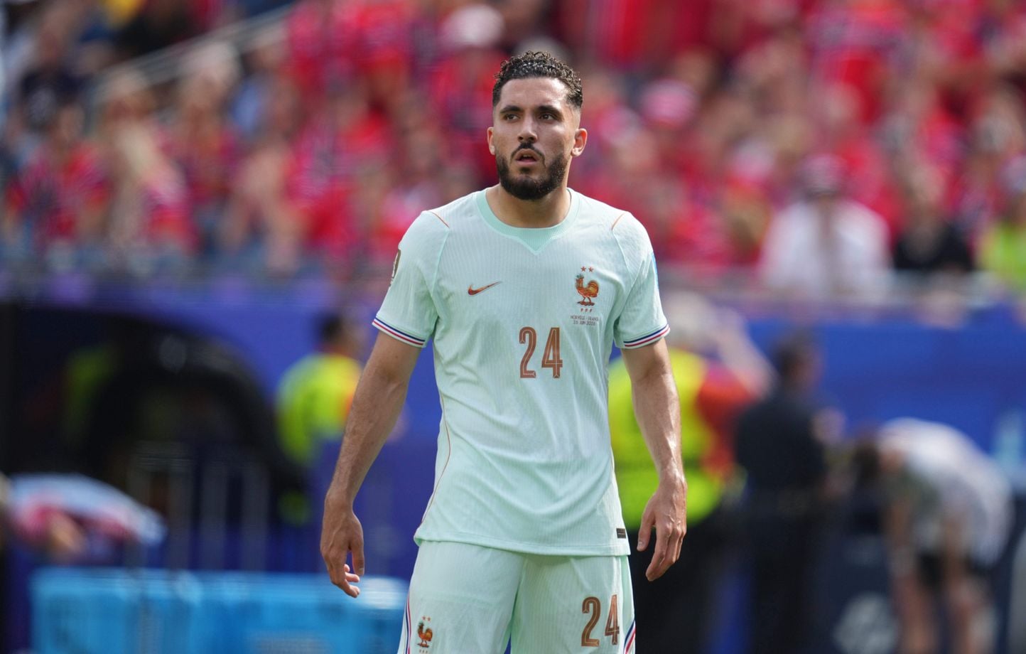 Rayan Cherki lance des maillots par la fenêtre : buzz