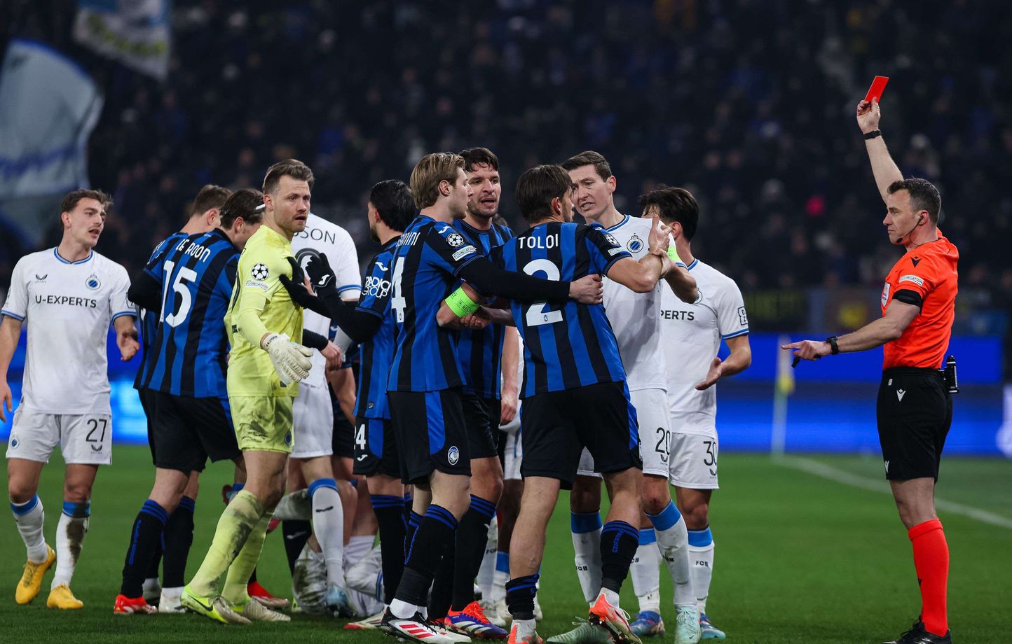 Rafael Toloi : Une Expulsion Historique en Ligue des Champions