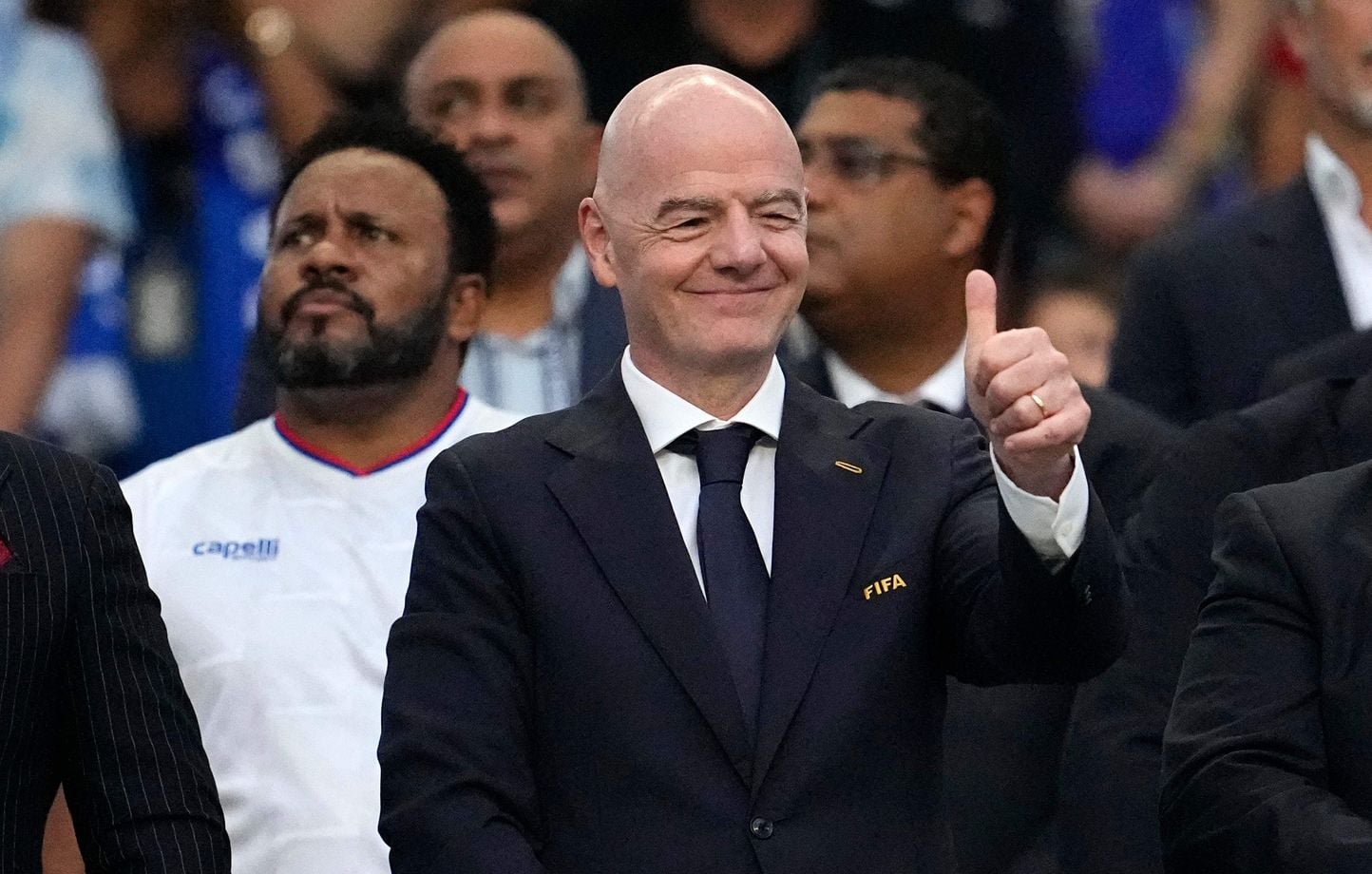 Fifa : Infantino visé par une plainte après son prix à Trump