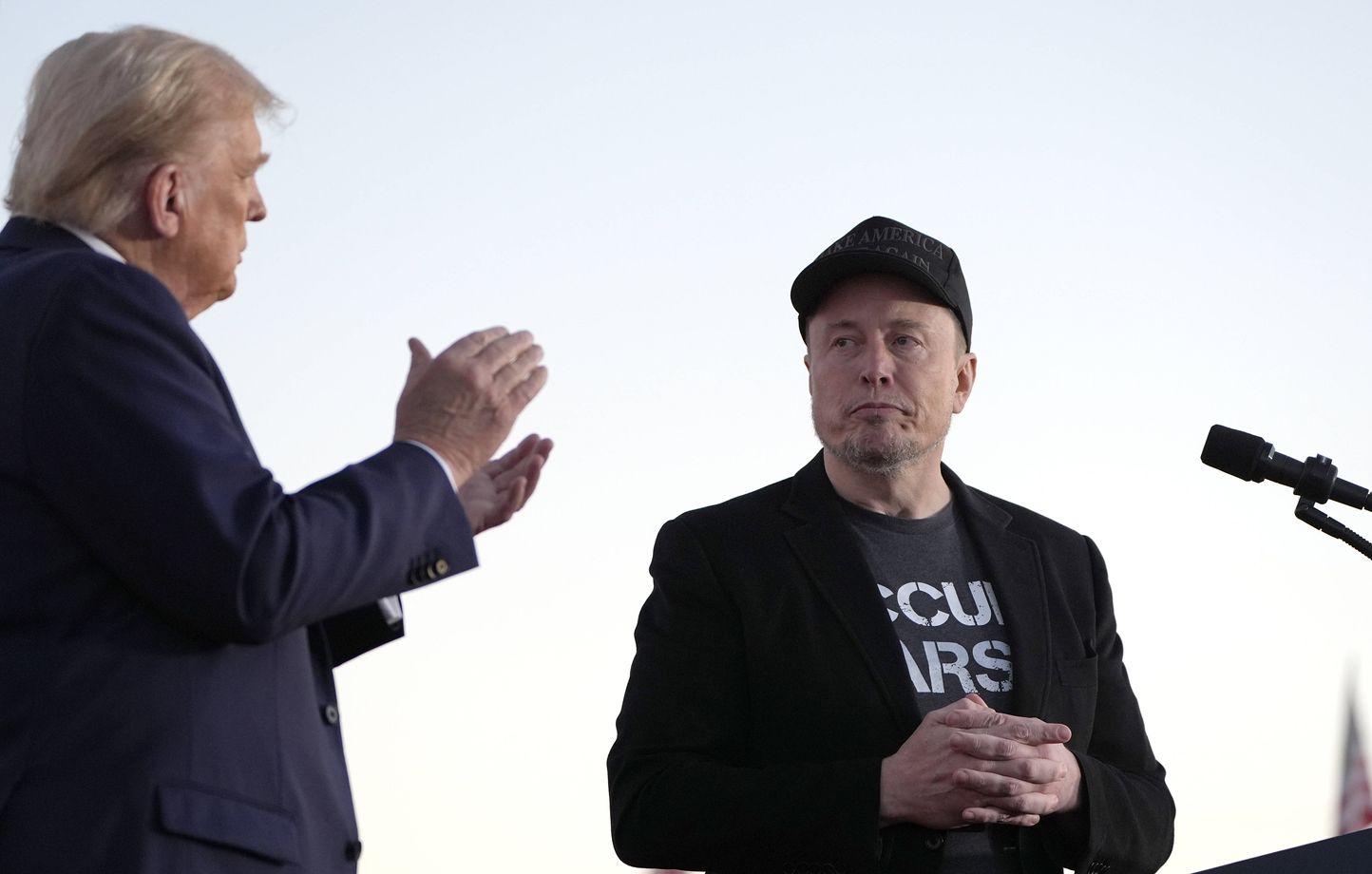 Musk et Trump : Offensive contre les fonctionnaires fédéraux