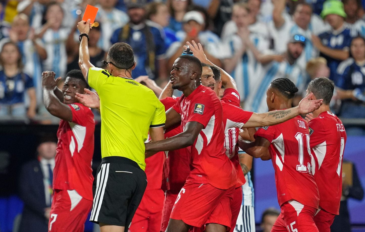 6a535782200c0.jpg Argentine en demie : la VAR fait encore polémique