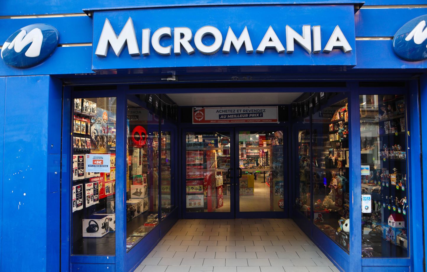 6a54a89d039e8.jpg PlayStation abandonne le disque : Micromania menacée