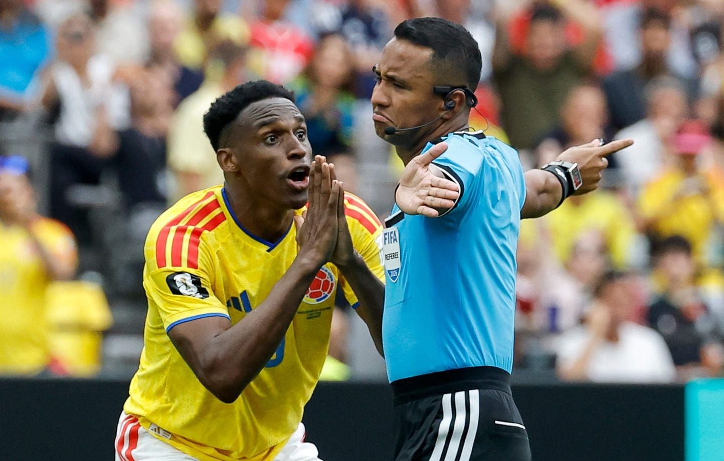 6a54e39bda0af.jpg Ivan Barton : l’arbitre de France-Espagne sous tension