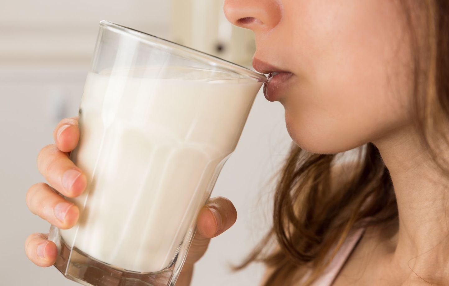Canicule : le lait hydrate mieux que l’eau, vraiment ?