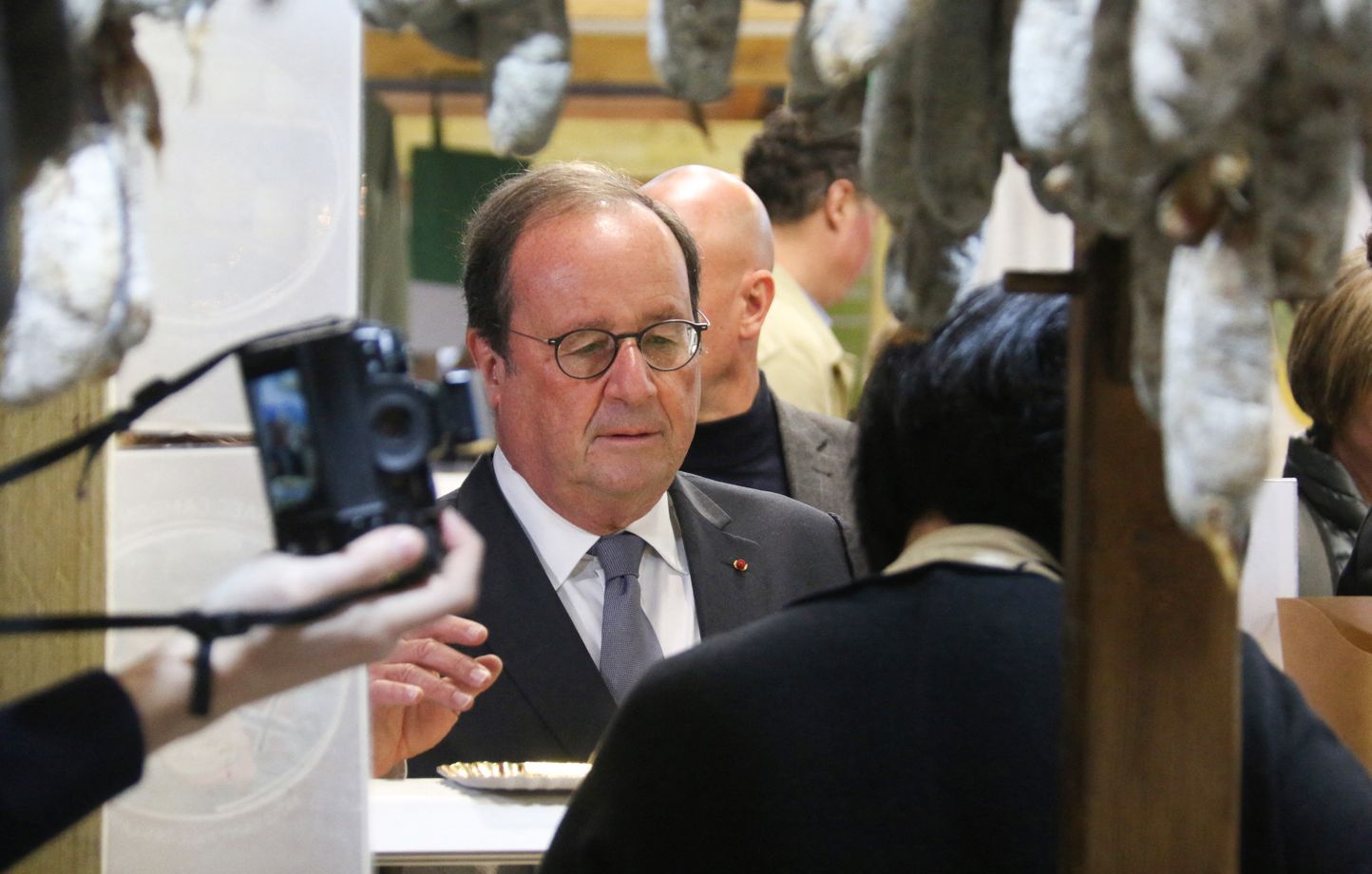 François Hollande appelle à frapper l’argent de Trump