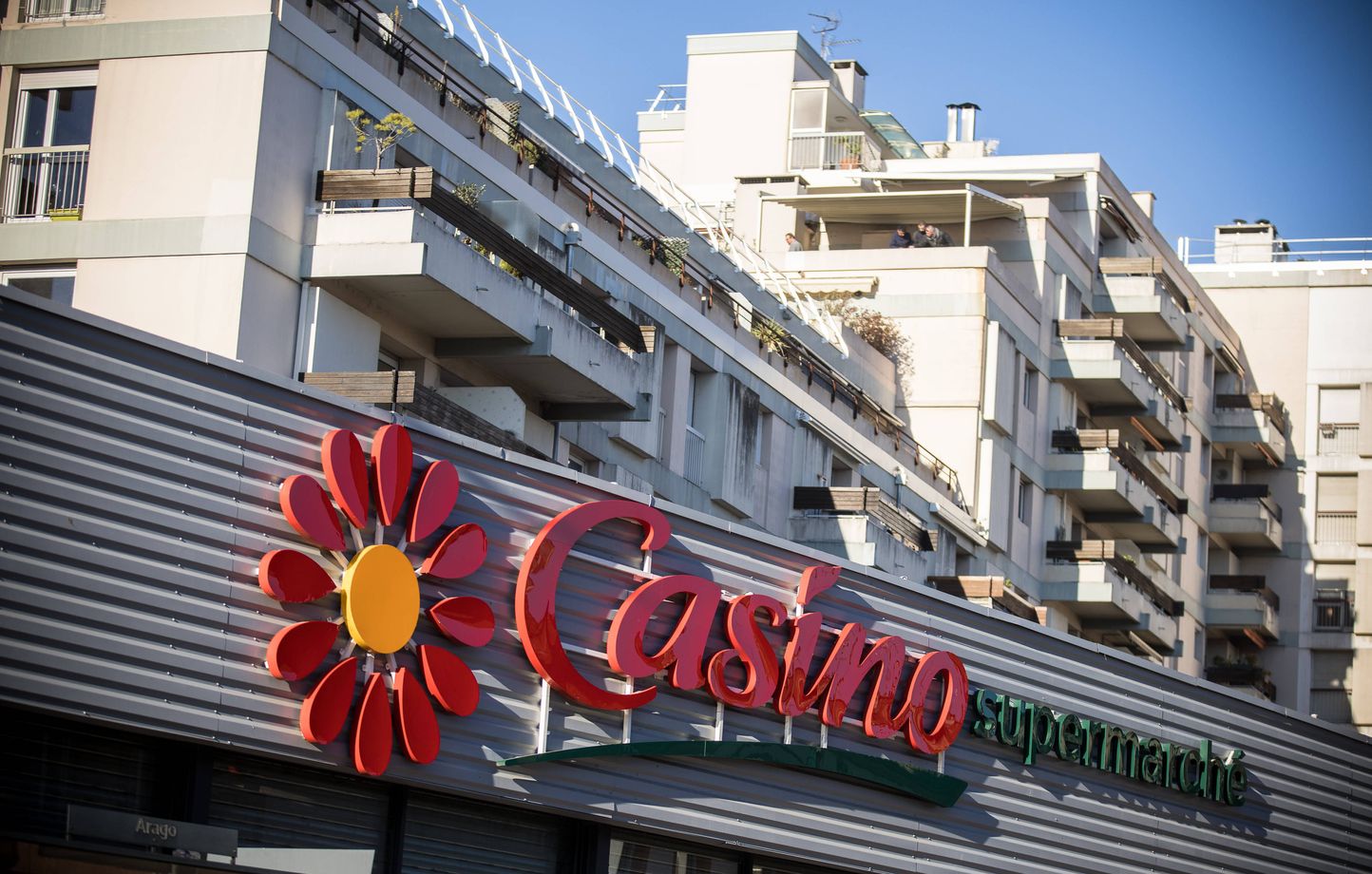 Casino annonce 2.200 licenciements et vise la rentabilité en 2026