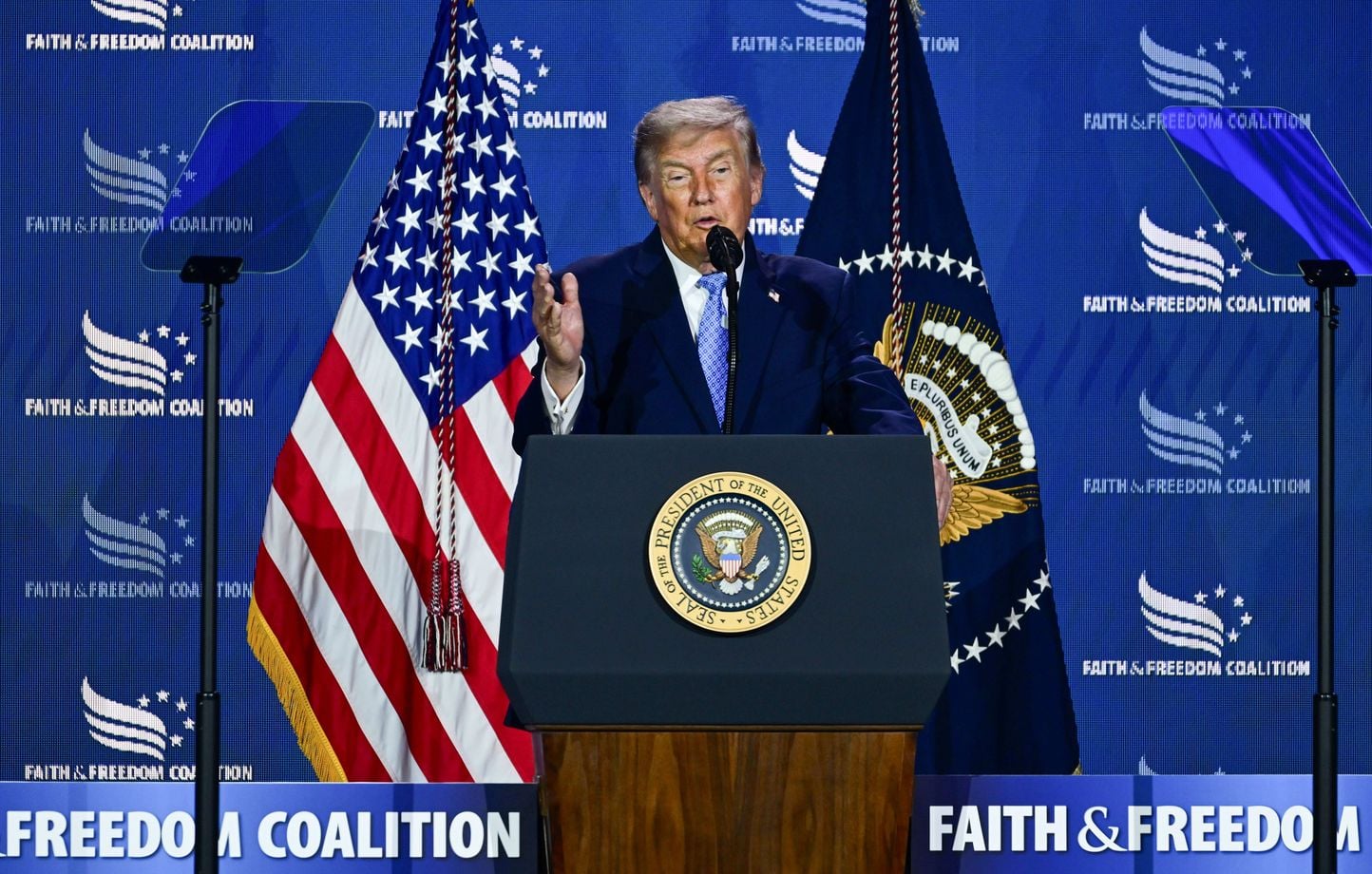 Trump : un prompteur suspendu pour paris sur ses discours