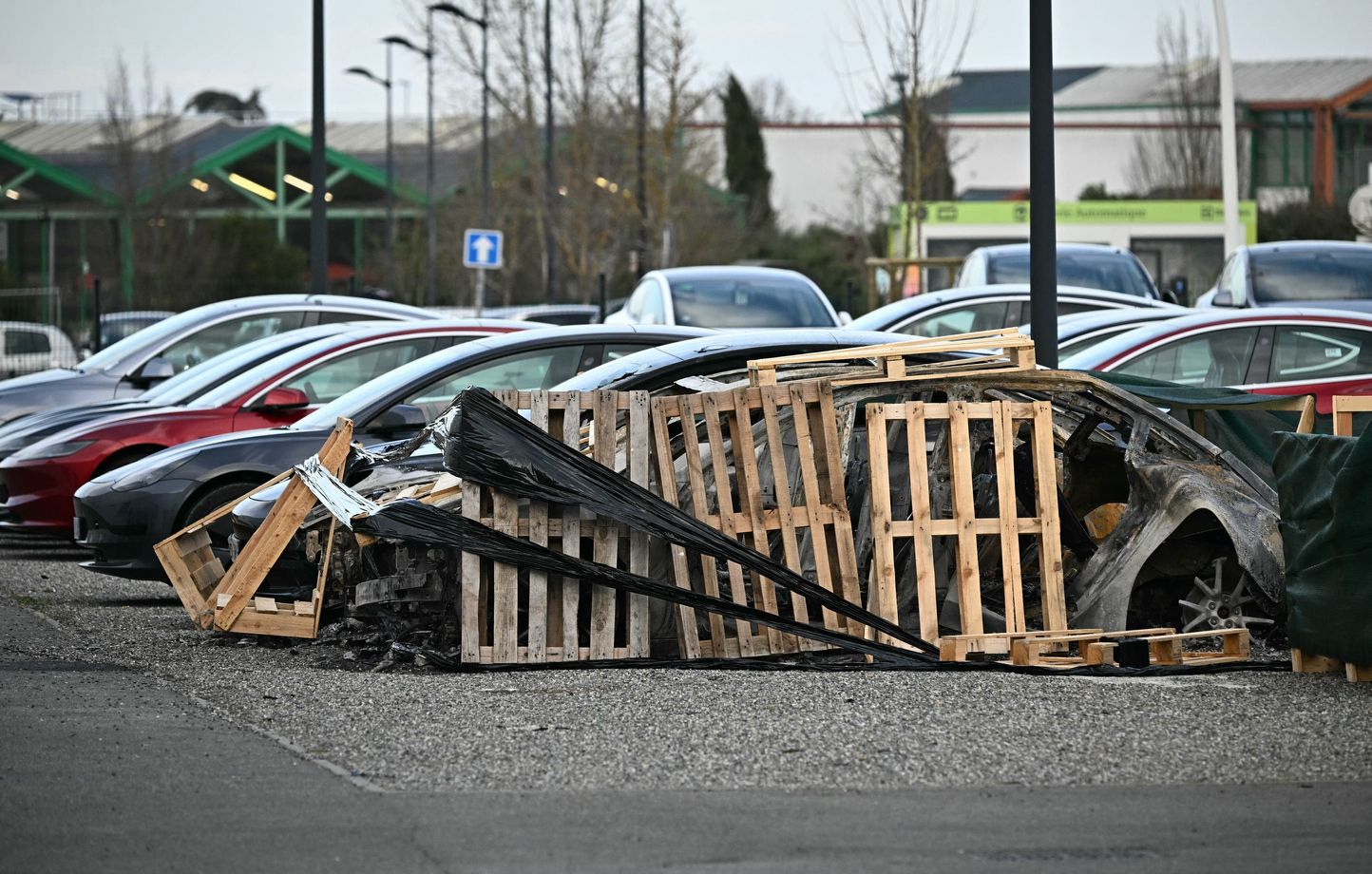 Incendie de Tesla près de Toulouse revendiqué par des anarchistes