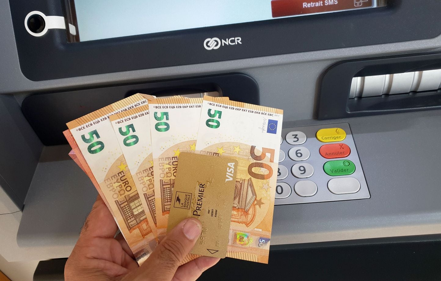Distributeurs de billets : la France en perd 4,2 %
