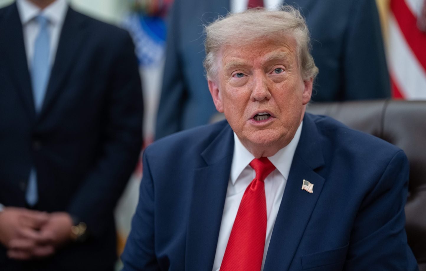 Trump frappe l’Iran : le Moyen-Orient s’embrase