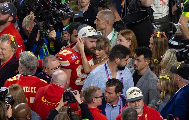 Mariage Taylor Swift-Travis Kelce : Jason bluffé