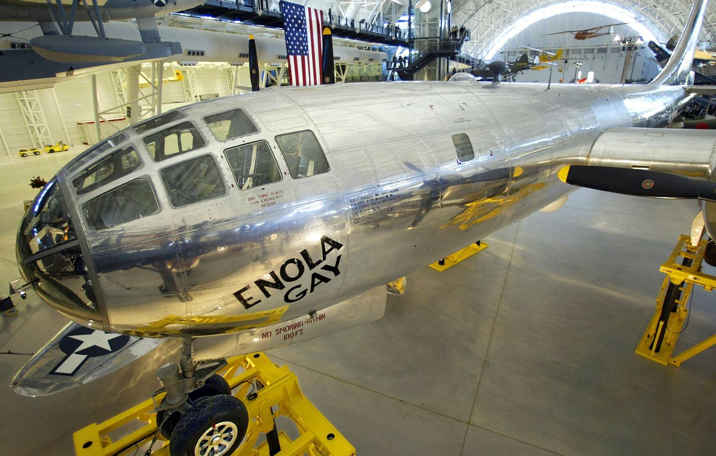 Enola Gay : Pourquoi ce bombardier disparaît des archives ?