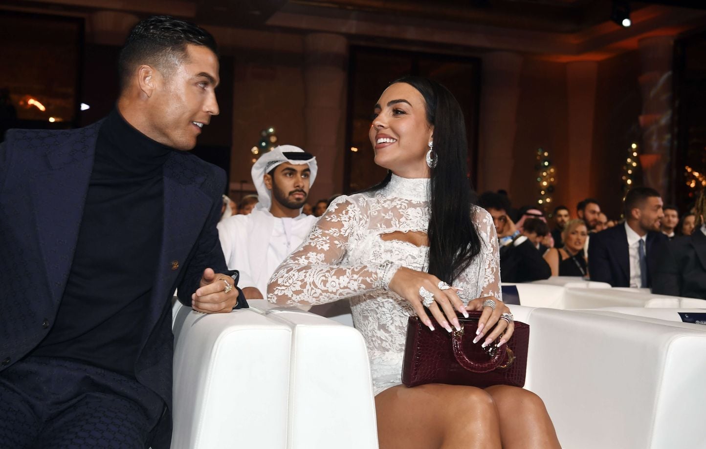 Ronaldo absent, 3 000 fans à un mariage français