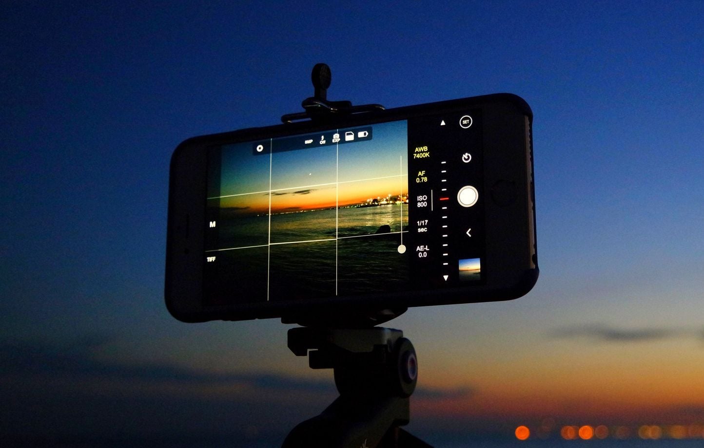 Éclipse solaire : pourquoi votre smartphone est en danger