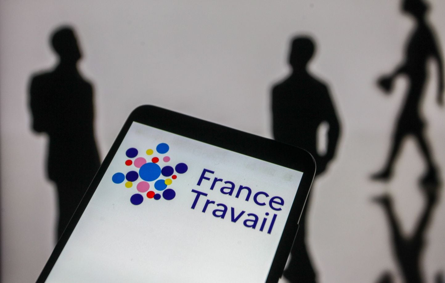 Chômage des jeunes à 12,4 % : l’IA inquiète l’OIT