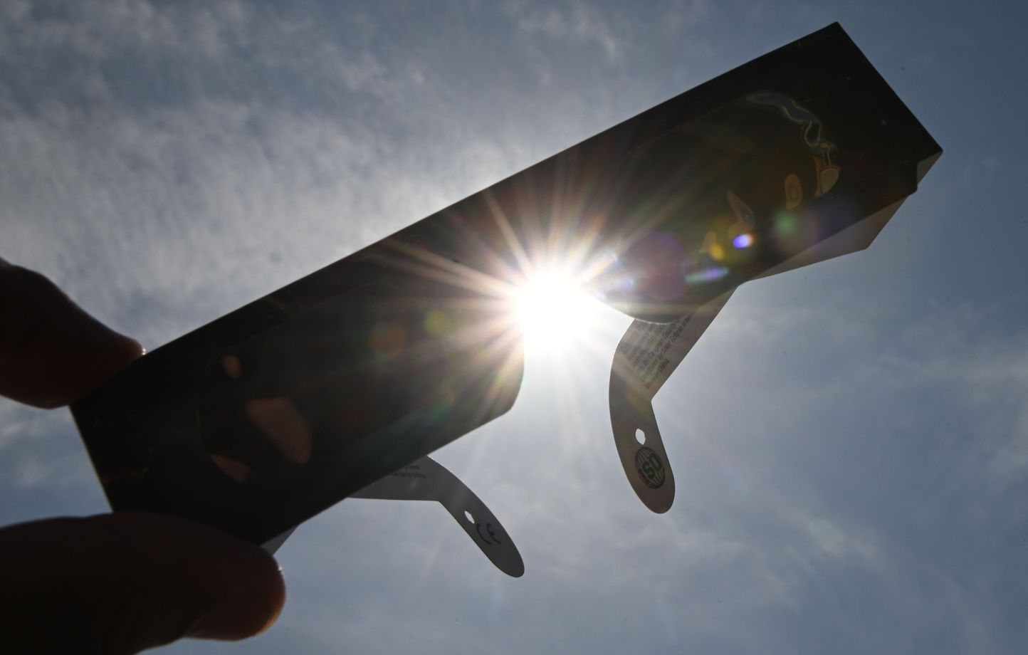 Lunettes d’éclipse : les jeter ou les réutiliser ?