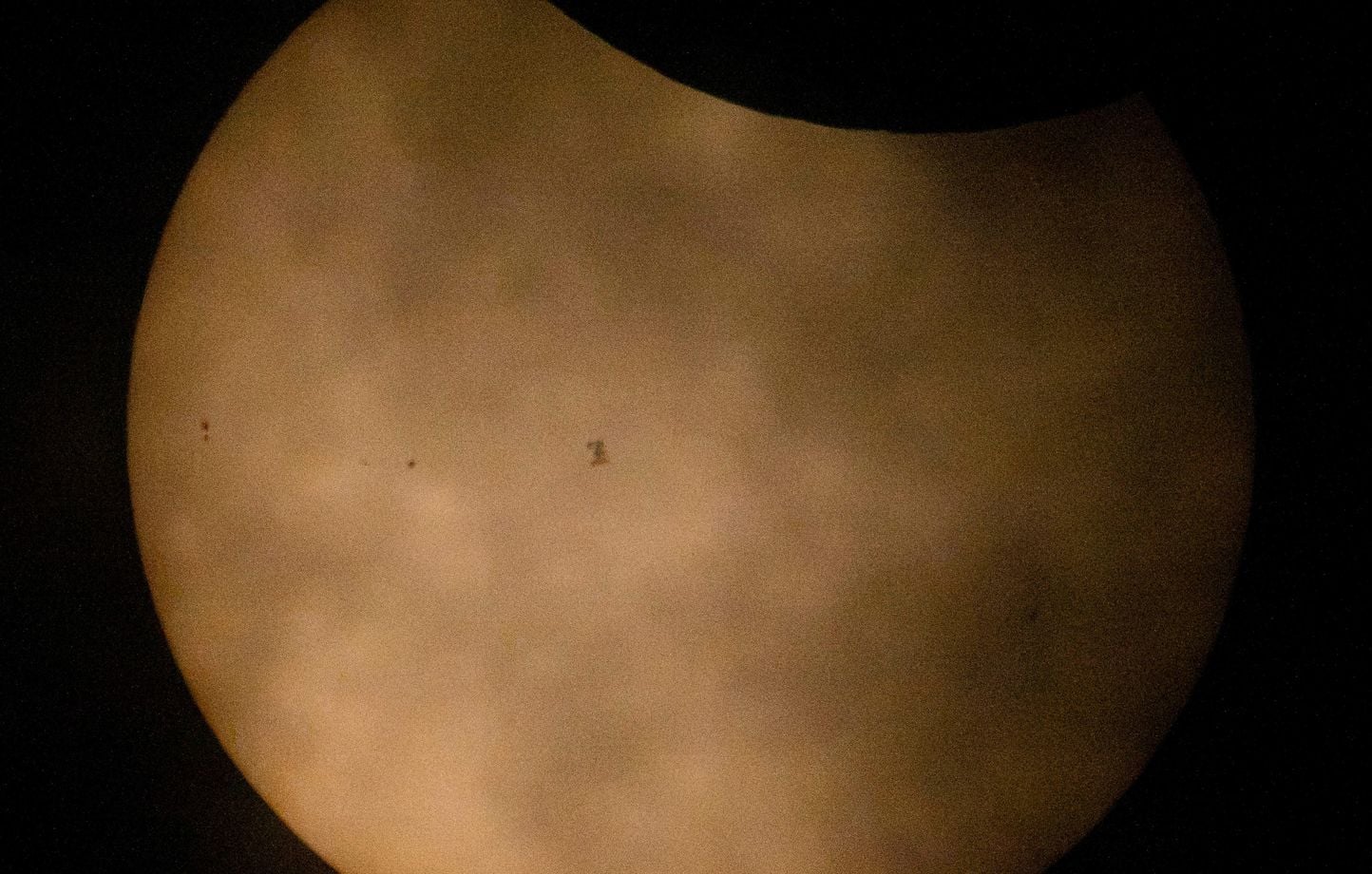 6a7dbf3b83d54.jpg Éclipse solaire : la photo folle de l’ISS devant le Soleil