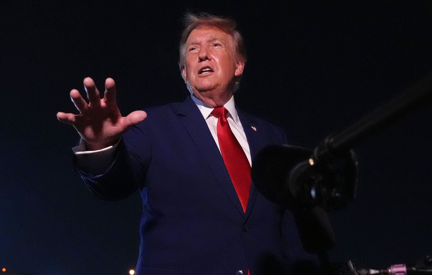 Trump porte sa salle de bal devant la Cour suprême