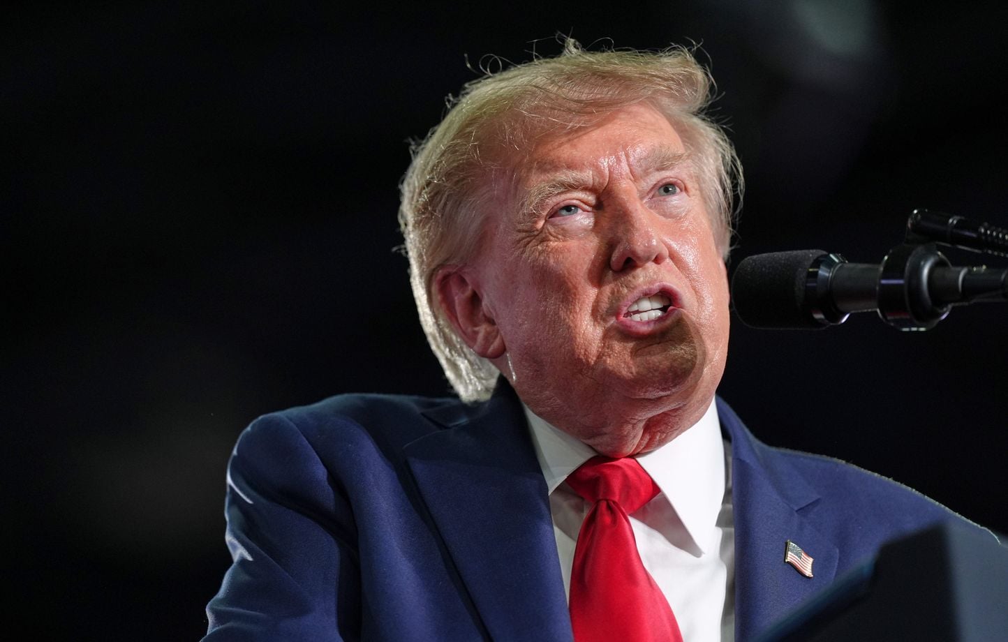 Droits de douane : Trump frappe le Canada, Ottawa riposte