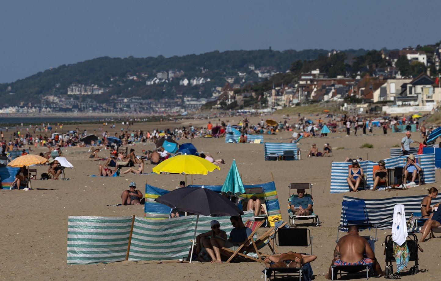 Canicules et incendies : le tourisme français surprend