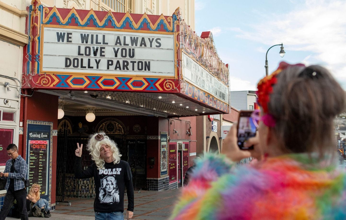 6a8ef11fa6b3a.jpg Dolly Parton : pourquoi les LGBT+ pleurent une icône