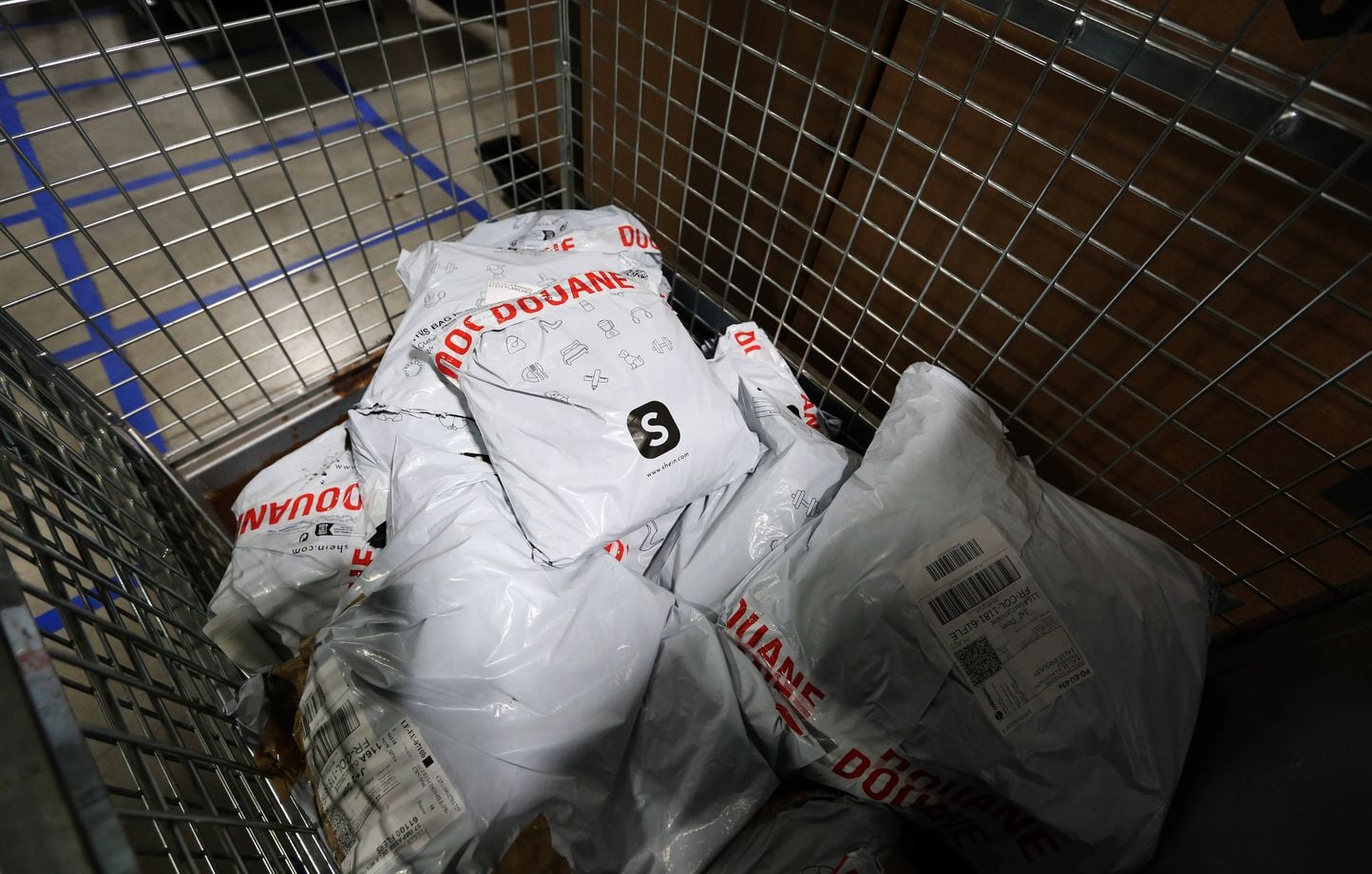Taxe UE sur les colis : Shein, Temu, AliExpress chutent