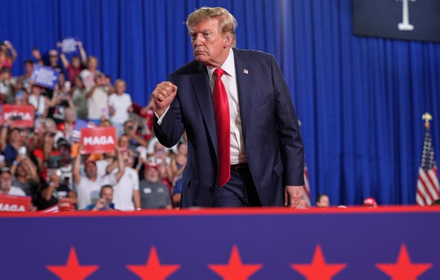 Iran, inflation : Trump joue la diversion avant les midterms