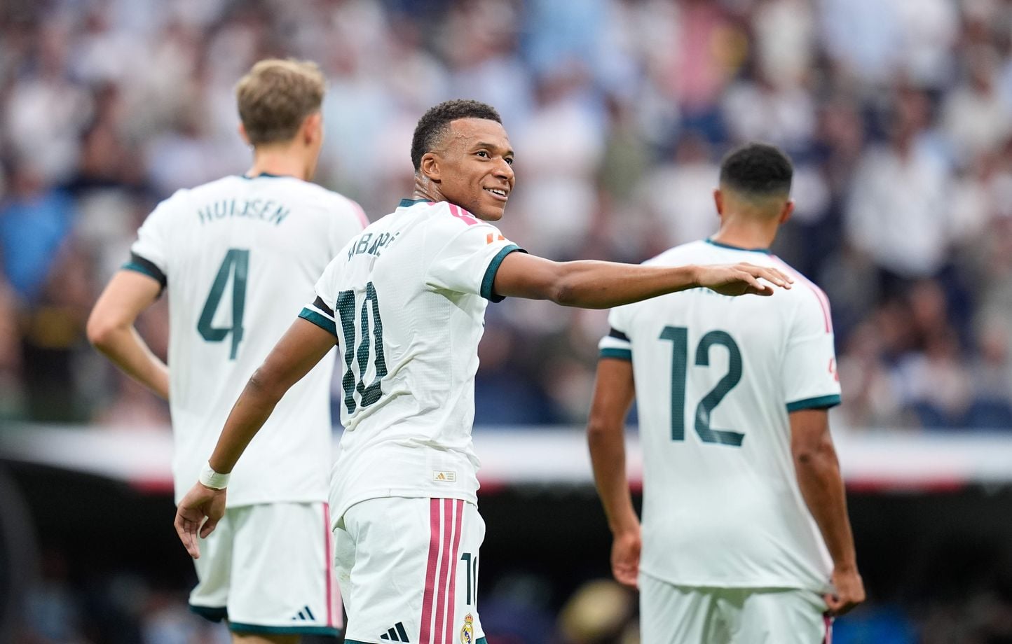 Mbappé régale, le Real de Mourinho écrase Malaga