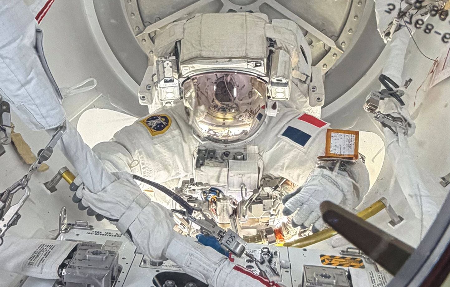 Sophie Adenot réussit sa 3e sortie spatiale 100 % féminine