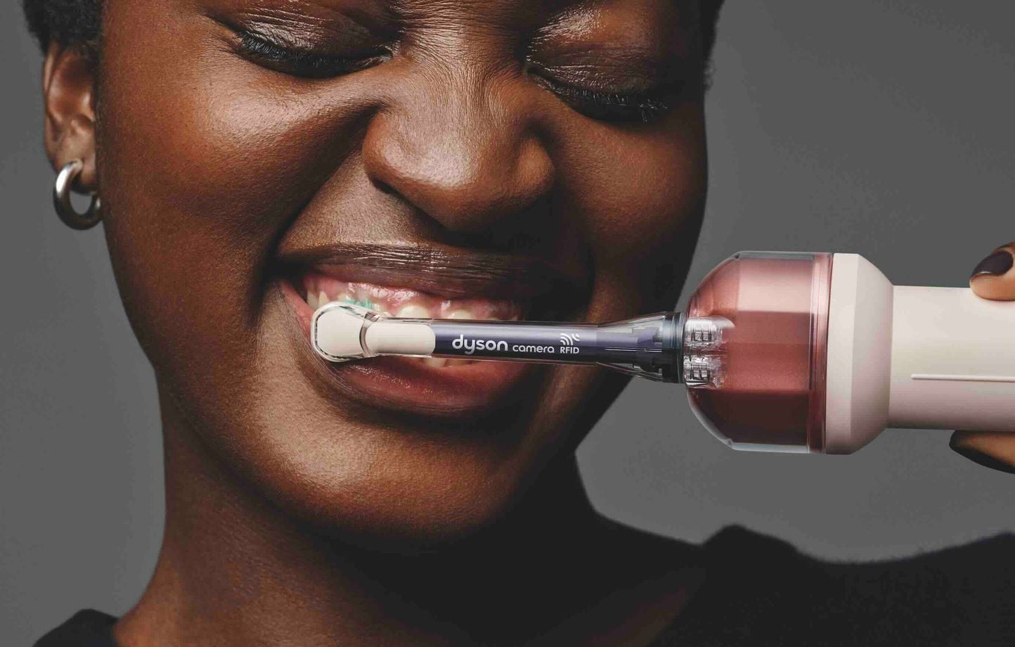 Dyson CameraJet : la brosse à dents à 479 € qui filme