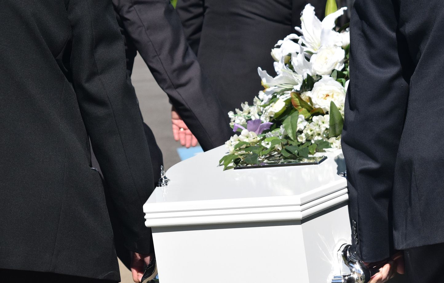 Une famille découvre un corps étranger dans le cercueil