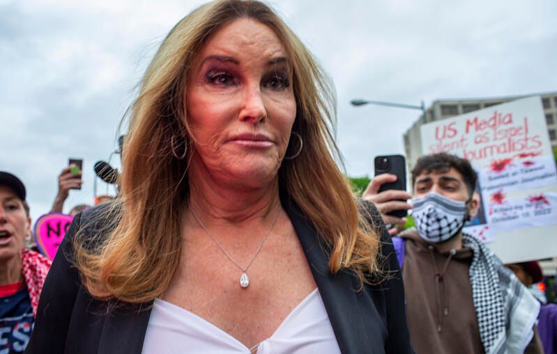Caitlyn Jenner quitte Israël après des frappes iraniennes