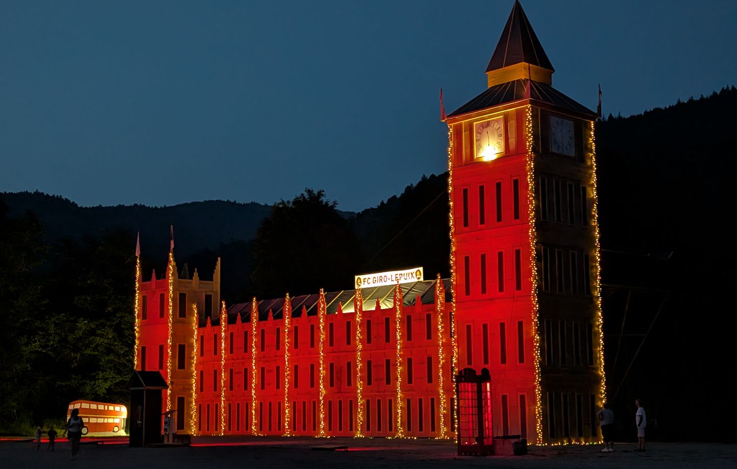 Big Ben en flammes : Une tradition spectaculaire en Franche-Comté