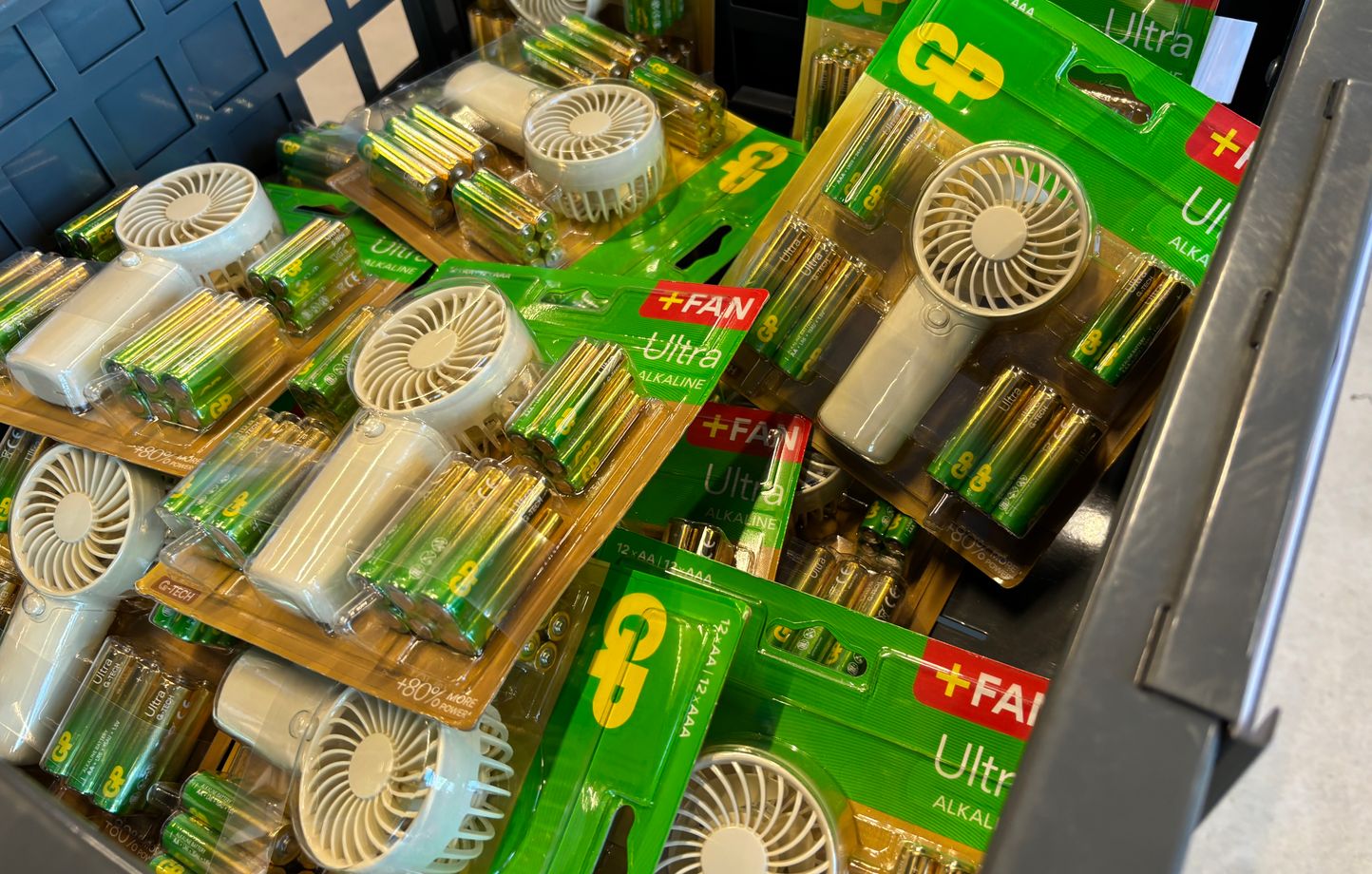 Mini-ventilateurs : la tendance incontournable en été