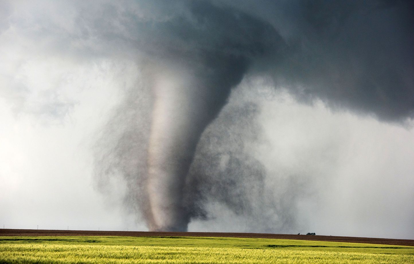 Fiançailles spectaculaires devant une tornade aux États-Unis