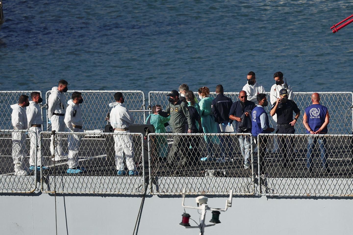 Un an après l’accord controversé entre l’Italie et l’Albanie, les premiers migrants sont arrivés à Shëngjin