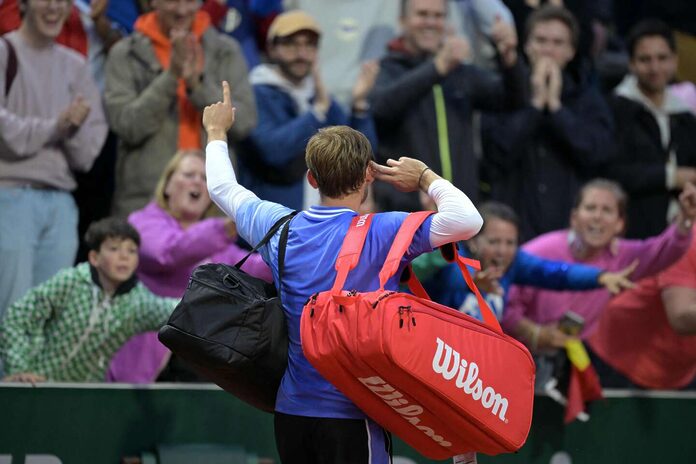 « L’alcool en tribunes, c’est terminé » : à Roland-Garros, des « nouvelles consignes » pour canaliser les débordements du public