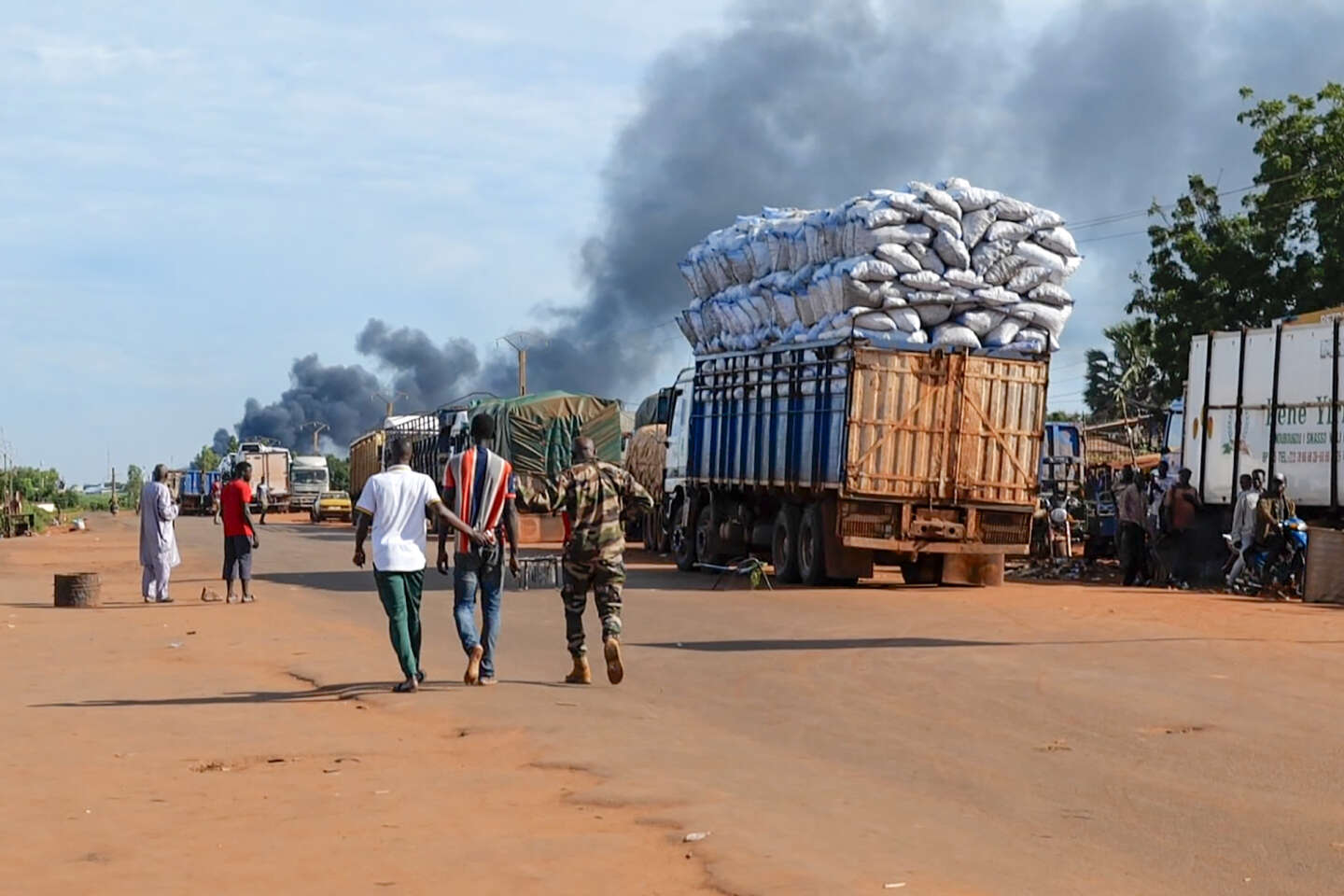 Au Mali, Bamako subit sa première attaque djihadiste d’ampleur depuis l’accession au pouvoir de la junte