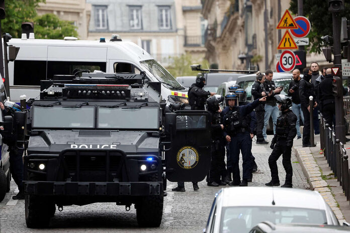 Consulat d’Iran à Paris : un individu suspecté de transporter un engin explosif a été interpellé