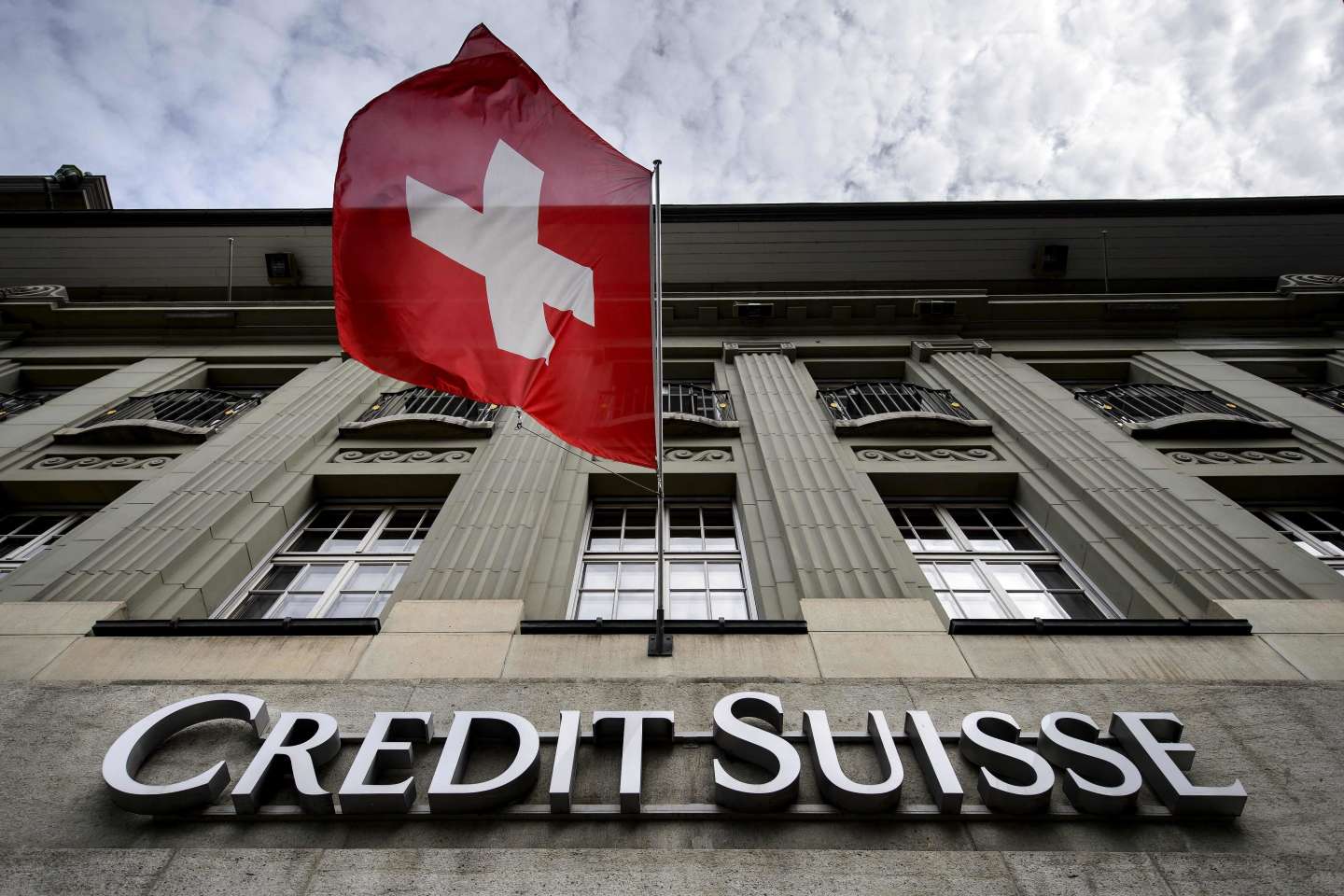 L’action de Credit Suisse chute en Bourse, les valeurs bancaires européennes en forte baisse