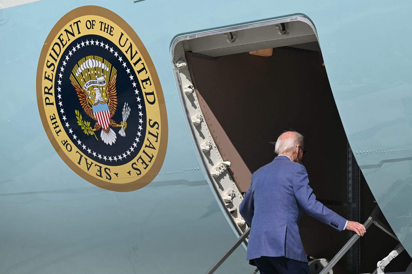 Aux Etats-Unis, le dernier cadeau de Joe Biden à l’Ukraine