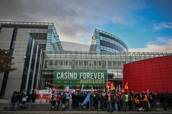 Plan de sauvetage de Casino : les salariés redoutent un plan social sans précédent